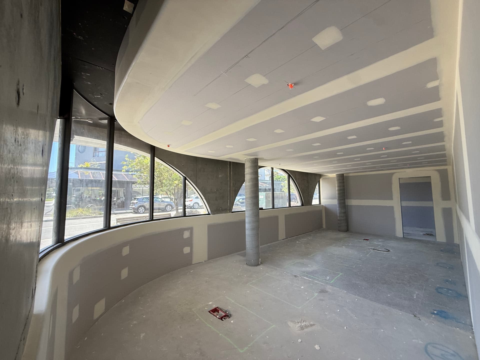 Curved plasterboard walls and bulkhead ceiling in a commercial shopfront
